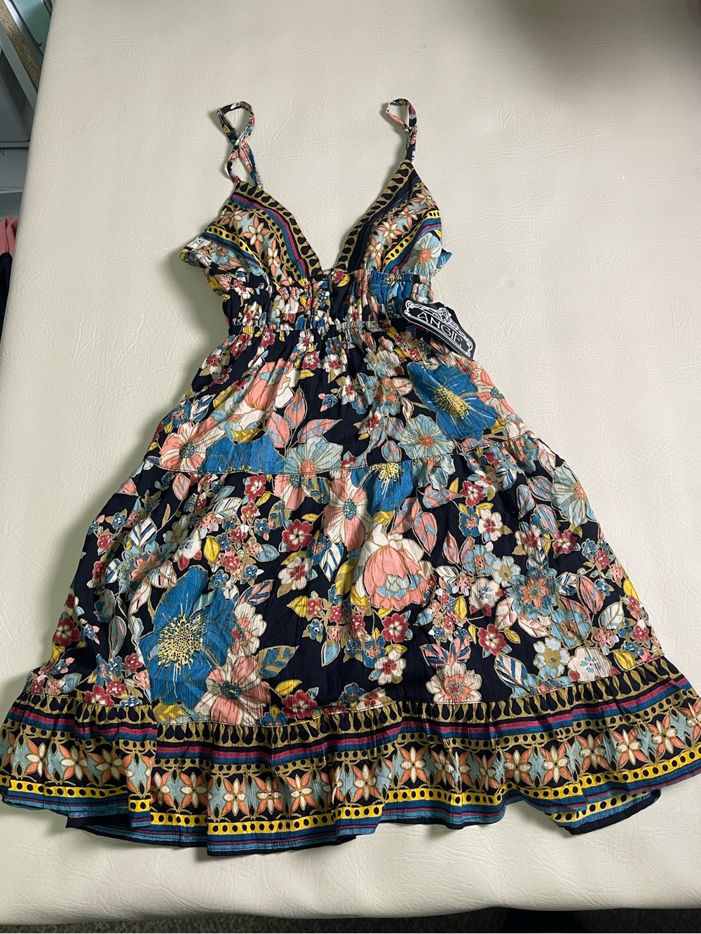 Angie dress is a vibrant boho-chic sundress featuring a blend floral size small